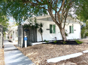 Stylish & Cozy Escape near the Beach- Free Parking, Backyard, Private, BBQ